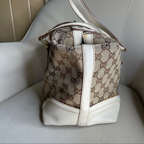 40% PRICE DROP!!
$4777 (was $795)
GUCCI Treasure Boston w/Key And Charm - Picture 5 of 16